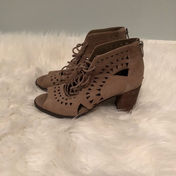 ~Vince Camuto~ brown booties size 7 - Picture 5 of 8